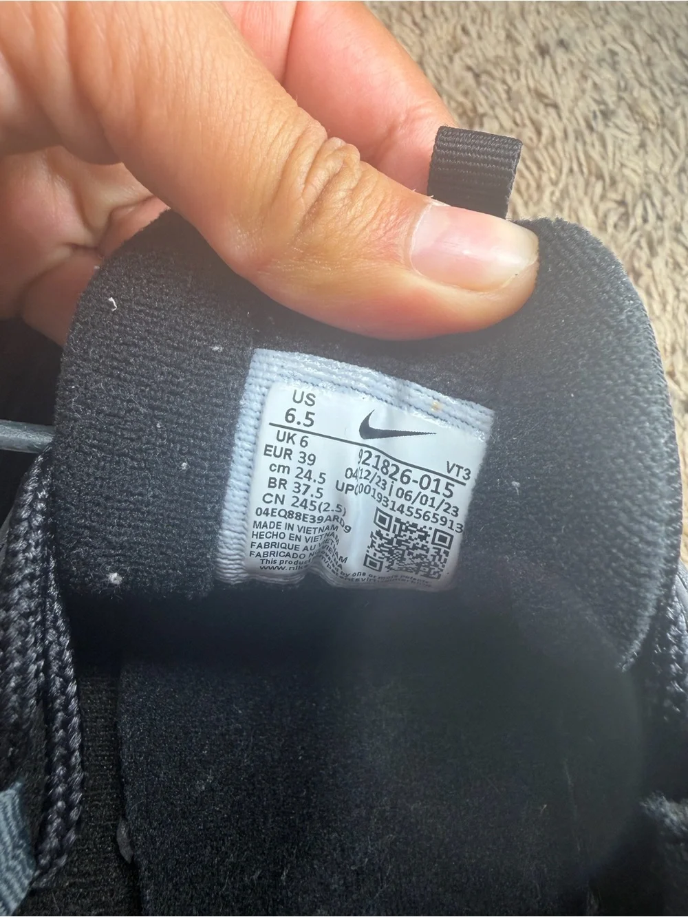 Nike Men’s Black Low-Top Athletic Sneakers
